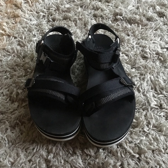 Teva platform universal luxe black buckle Sandals size 7 - Picture 1 of 11
